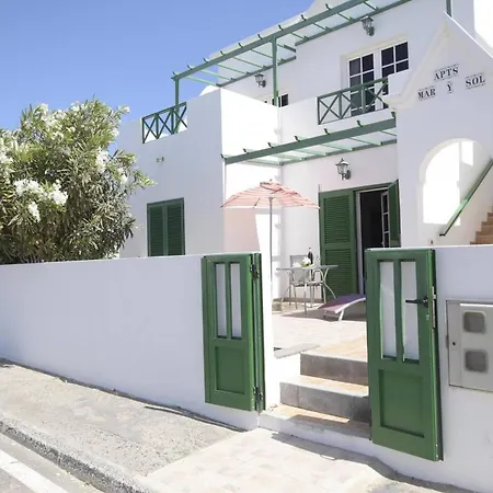 2 Bedrooms With Terrace And Wifi At Apartment *