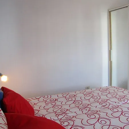 Apartment 2 Bedrooms With Terrace And Wifi At *