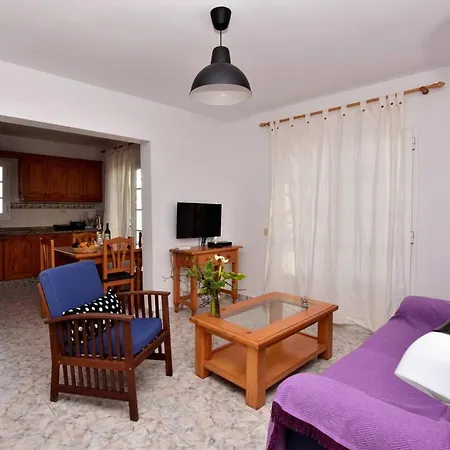Apartment 2 Bedrooms With Terrace And Wifi At *