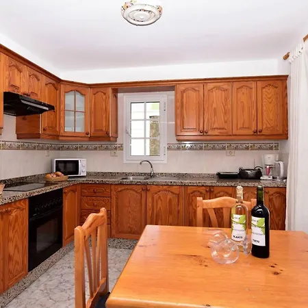 2 Bedrooms With Terrace And Wifi At
